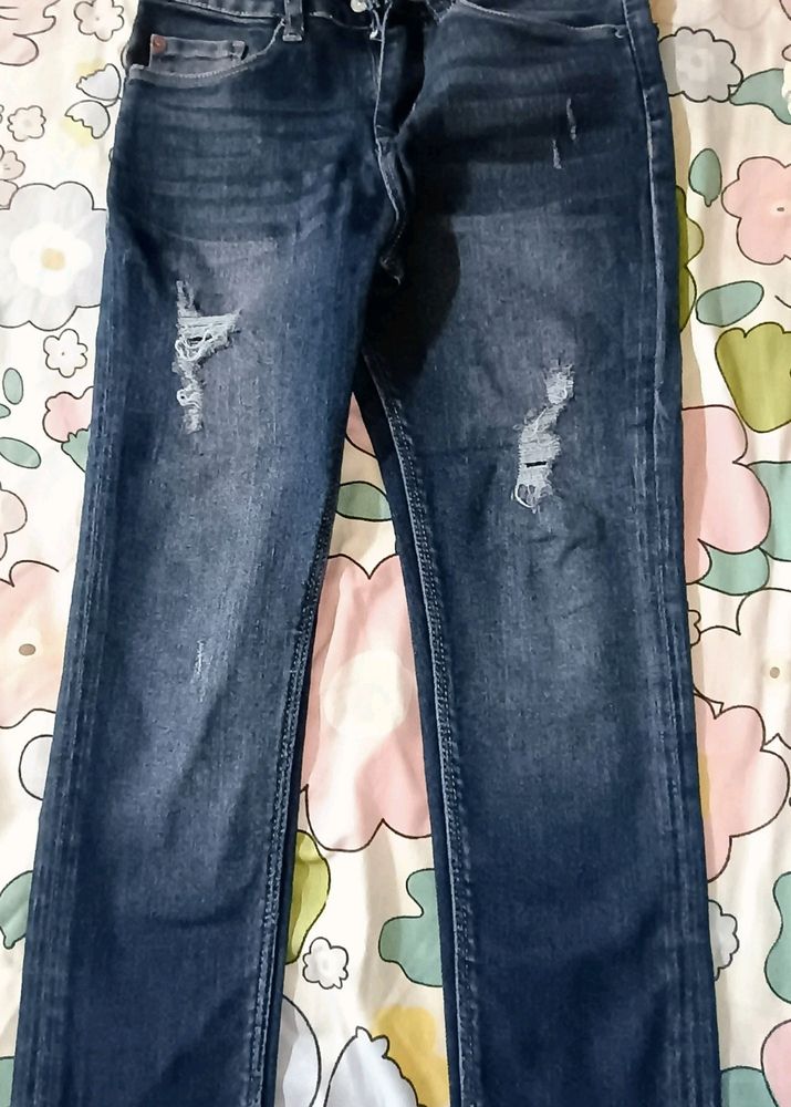 Girls jeans With Ragged Effect