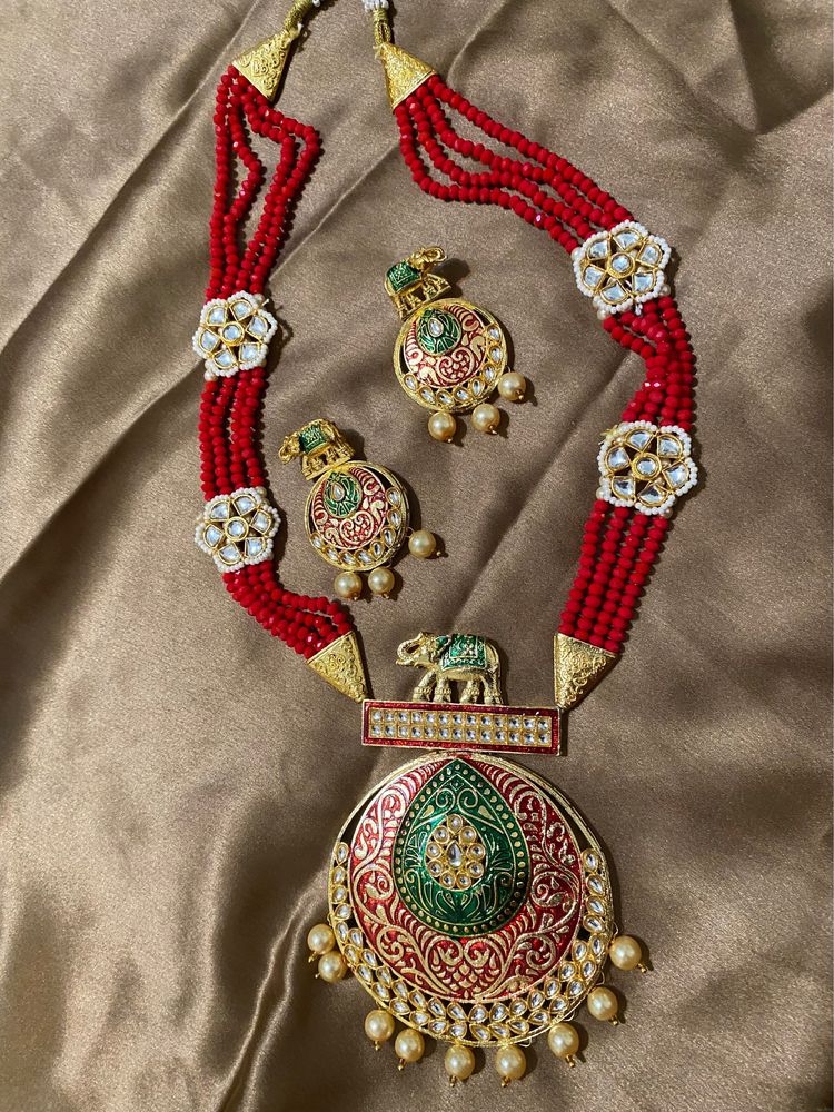 Kundan Necklace Set.