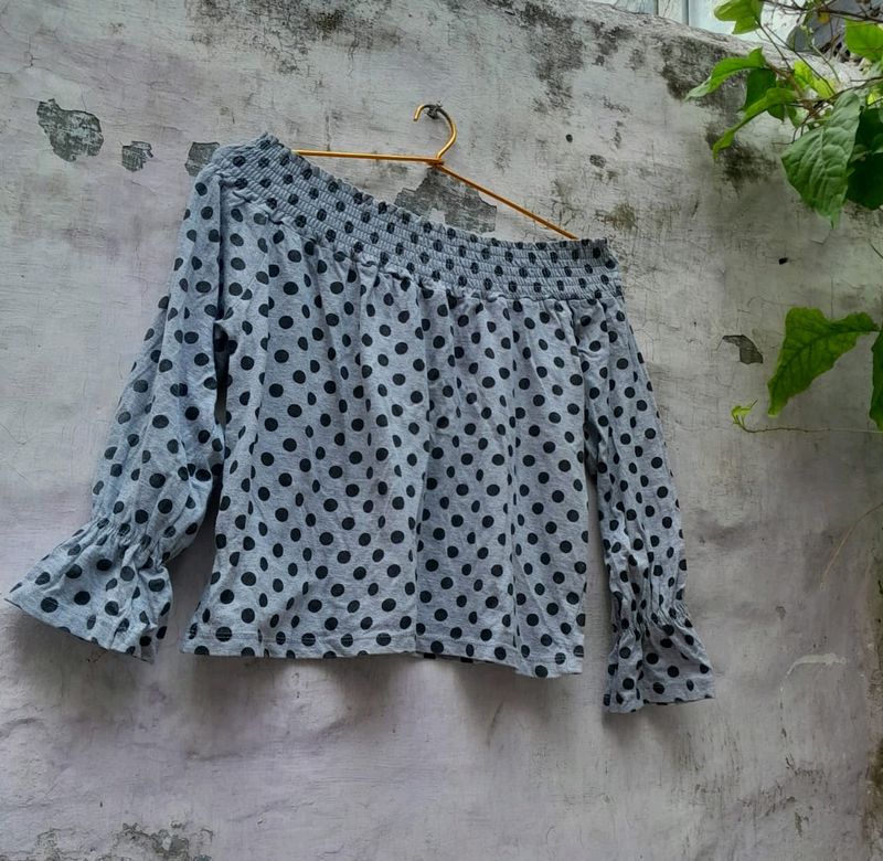 OFF SHOULDER POLKA DOT TOP