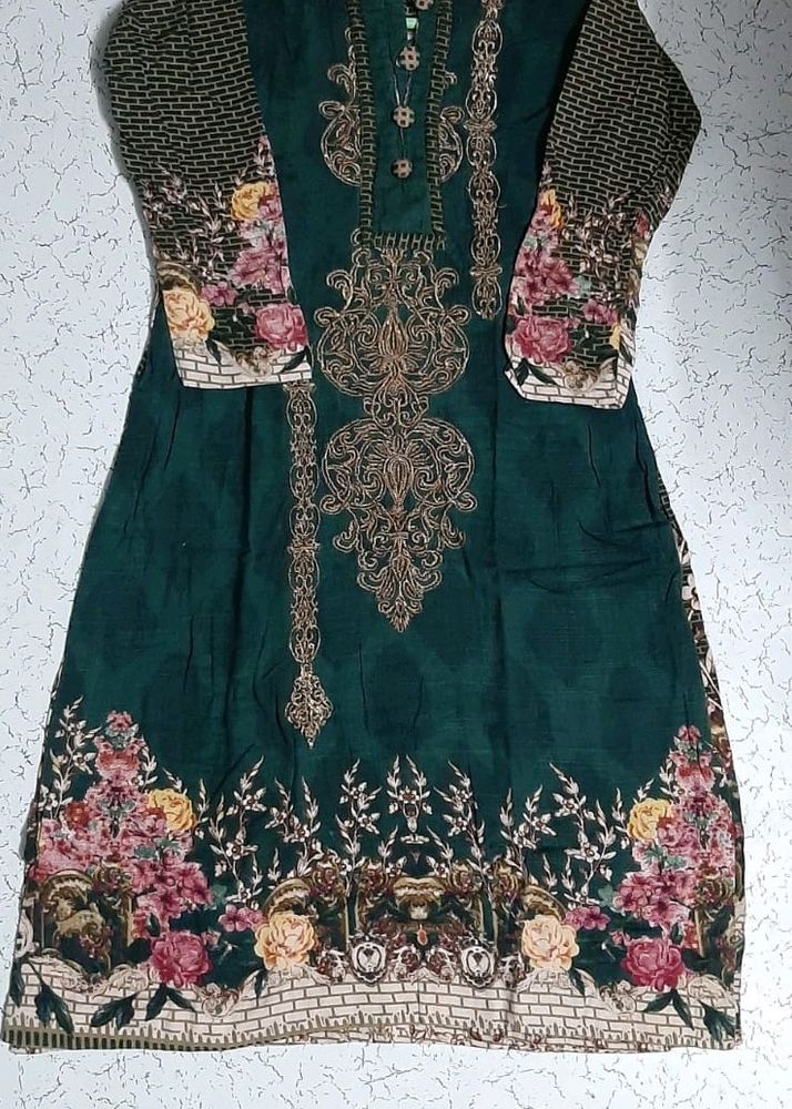 Embroidery Floral Print  Kurti Without  Any Flaws.
