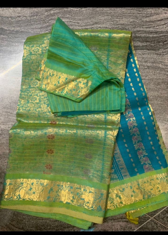 Beautiful 😍 Pattu Saree With Stitched Blouse