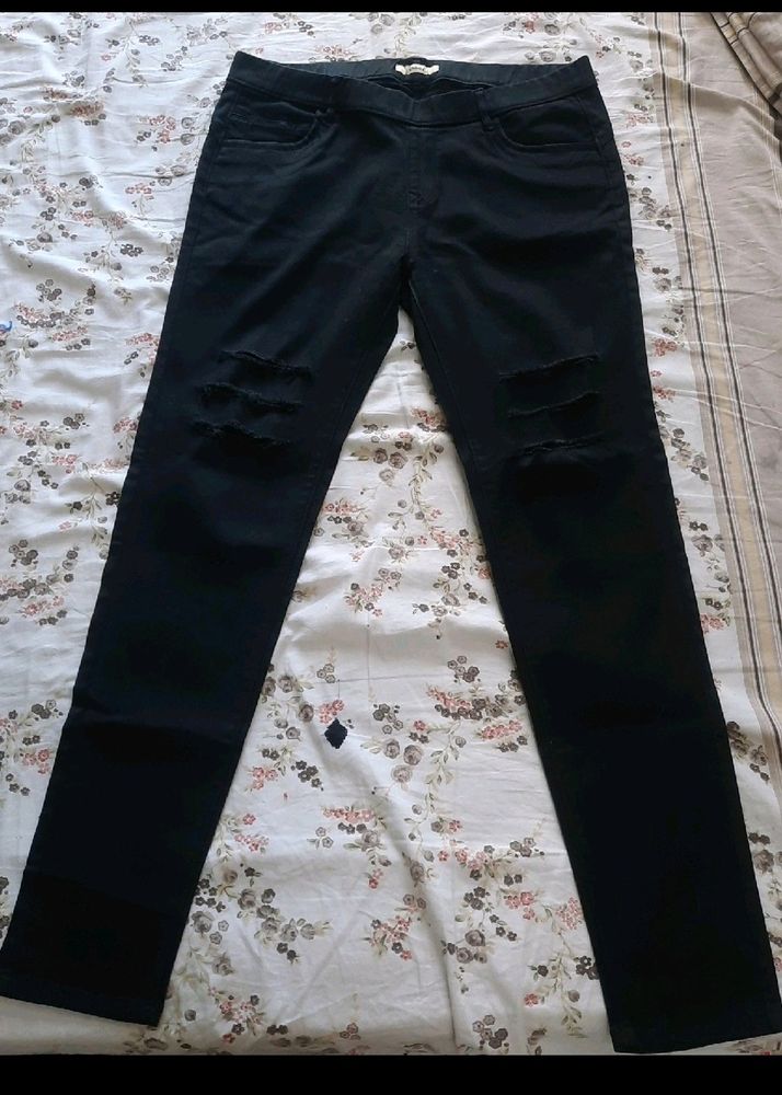 Women Black Rugged Jeans( Like New)