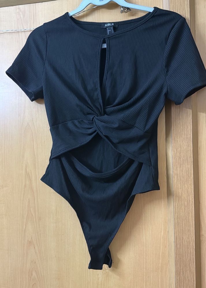 Black Ribbed Bodysuit With Cutout