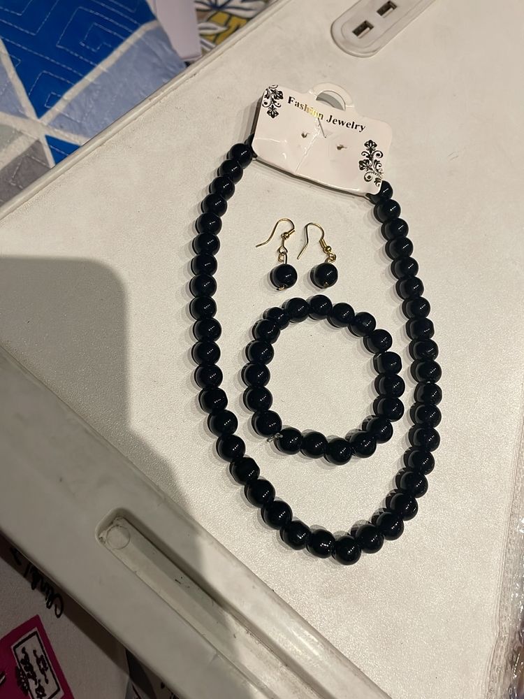 Black Beads Set