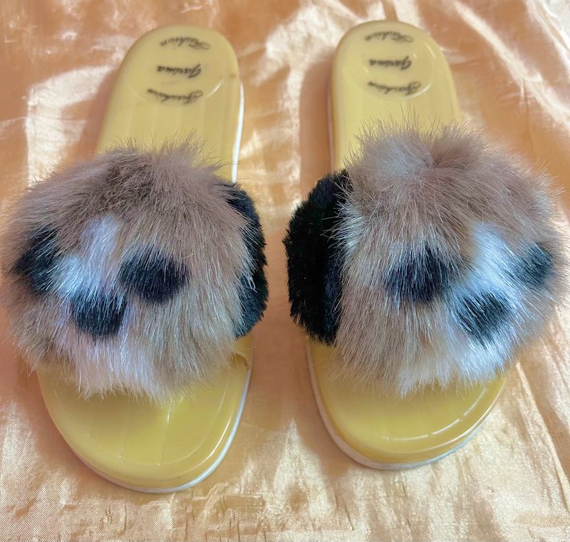 fur slippers