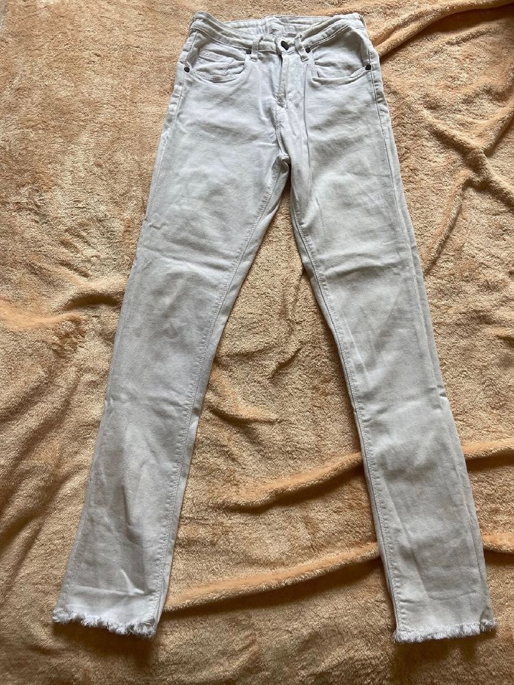 Here&Now High Waist Frayed Bottom Jeans