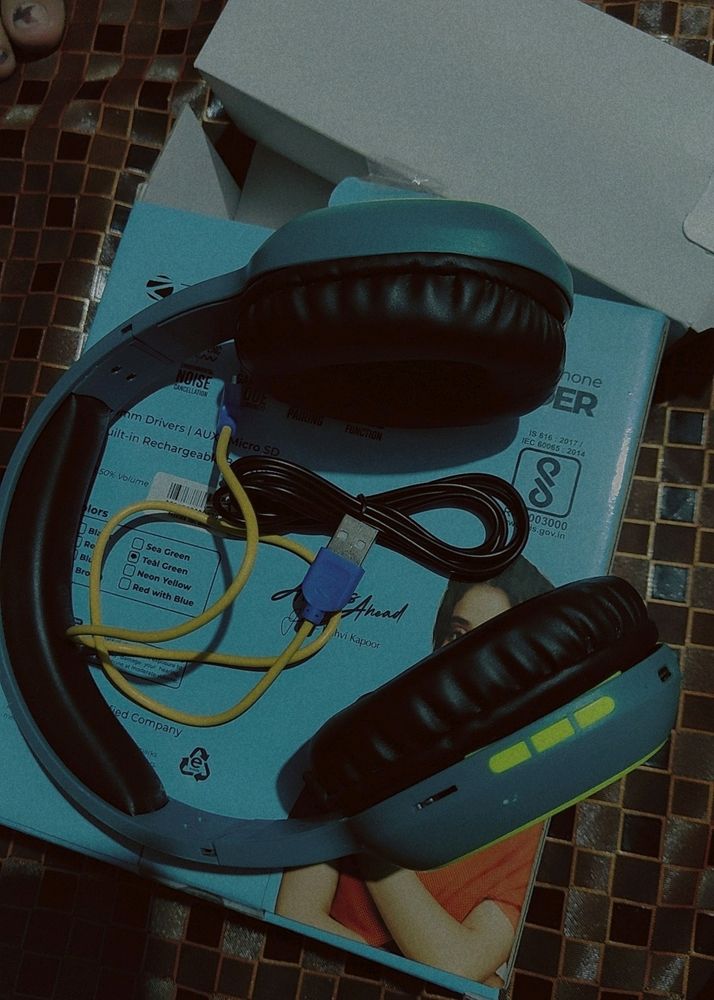 Headphones 🎧
