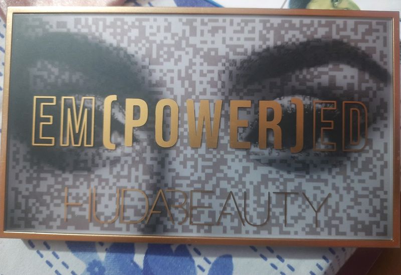 Huda Beauty Empowered Palette