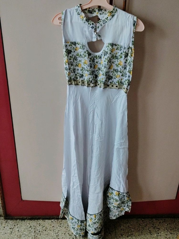 Beautiful White Fashionable Kurti