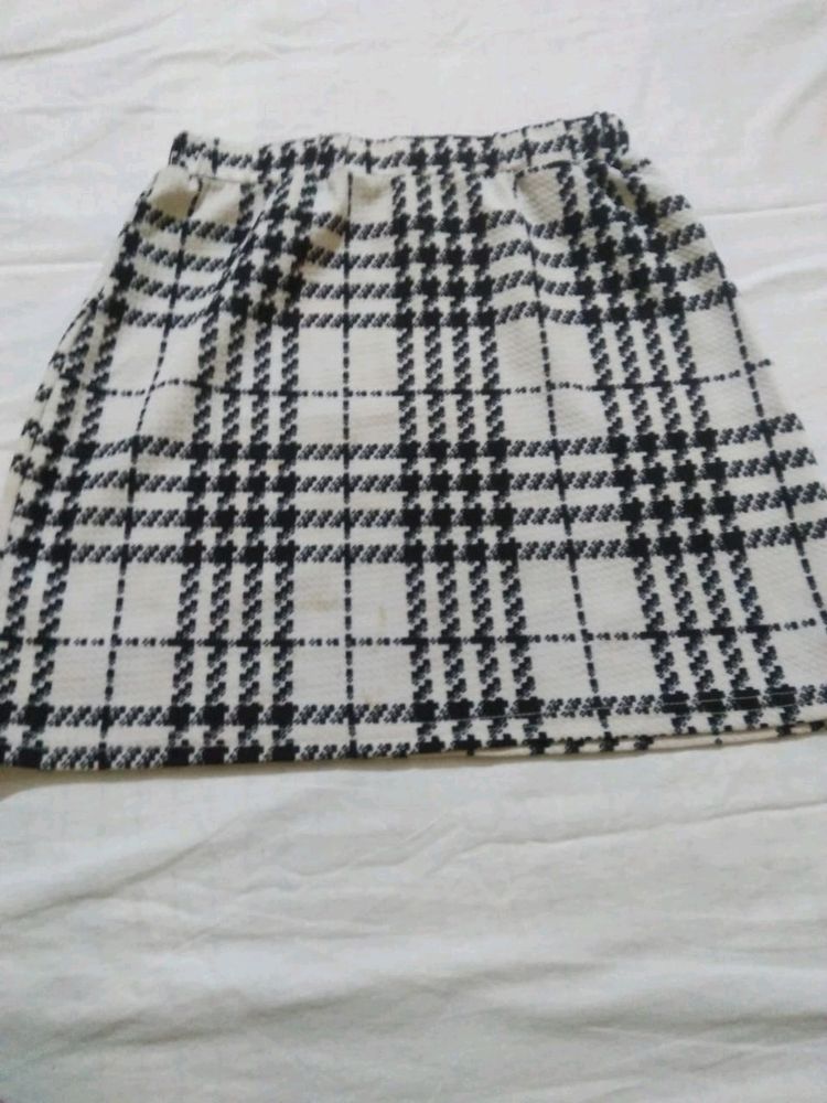 Shein Skirt , Size - Small/Medium Black And White