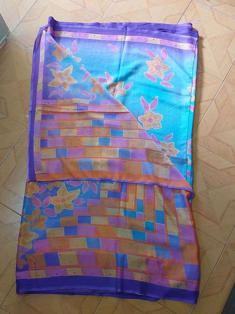 Colorful saree with No flaws