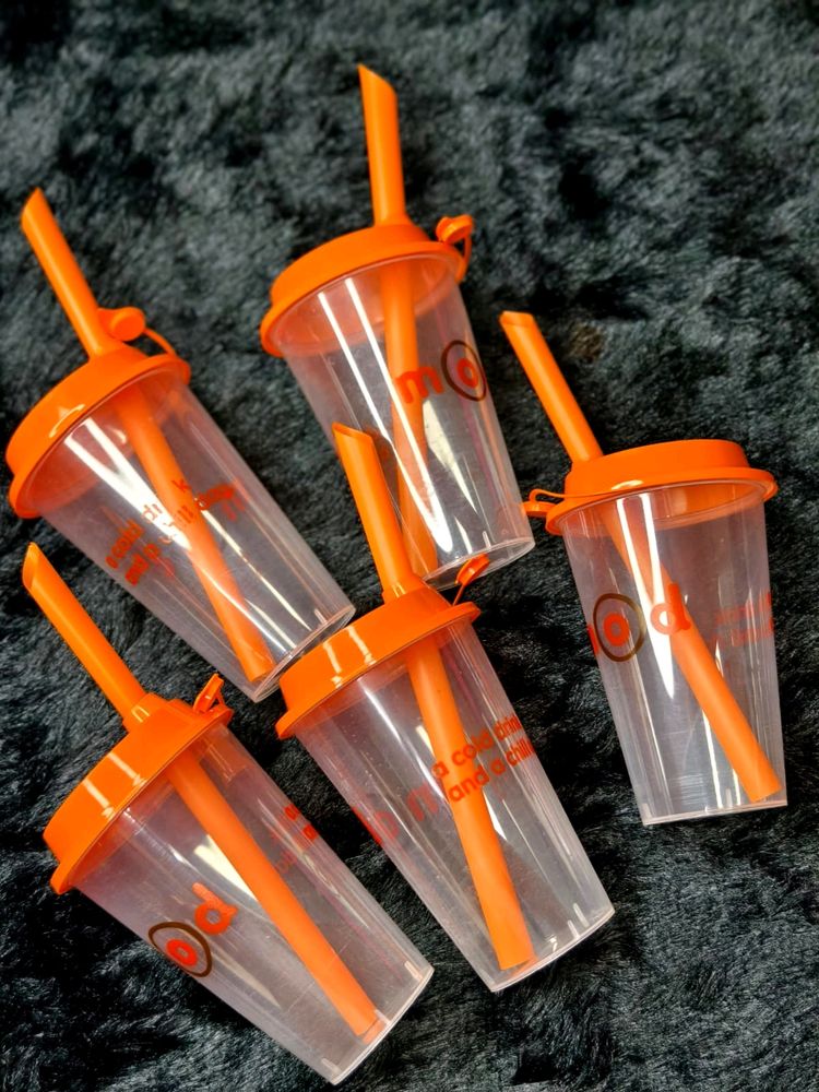 Reusable Plastic Sipper Glass With Lids & Straws