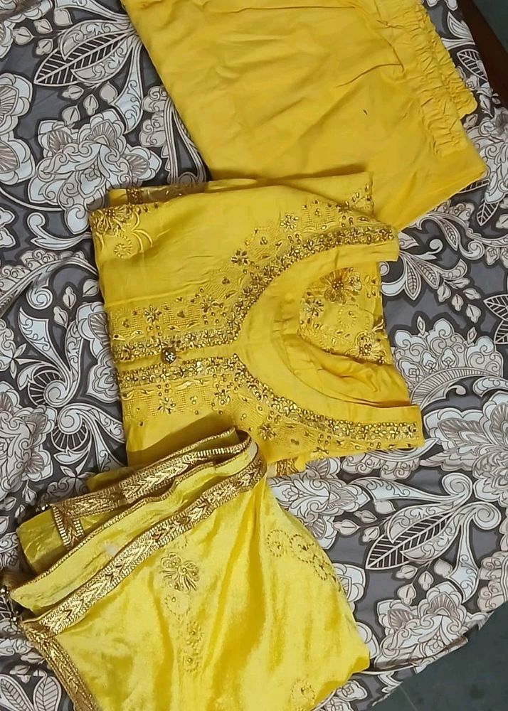 Yellow Suit Set With Dupatta 💫