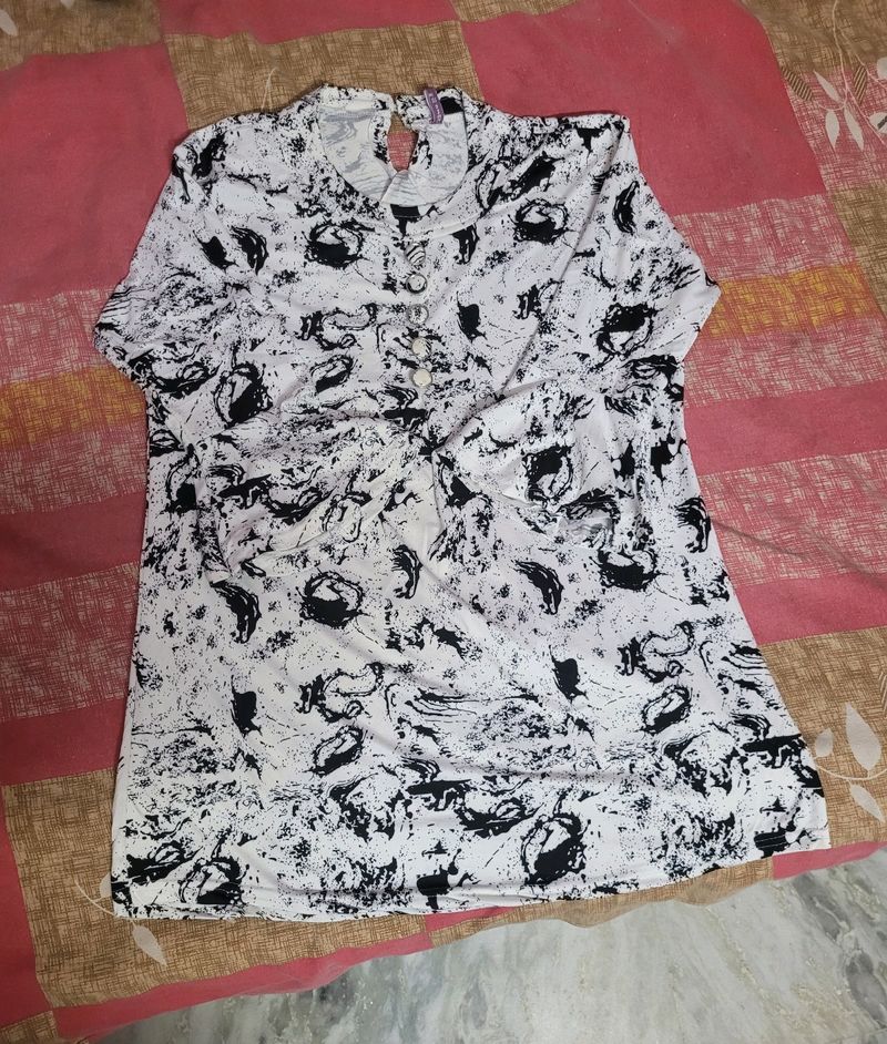 Black and White Stretchable Top