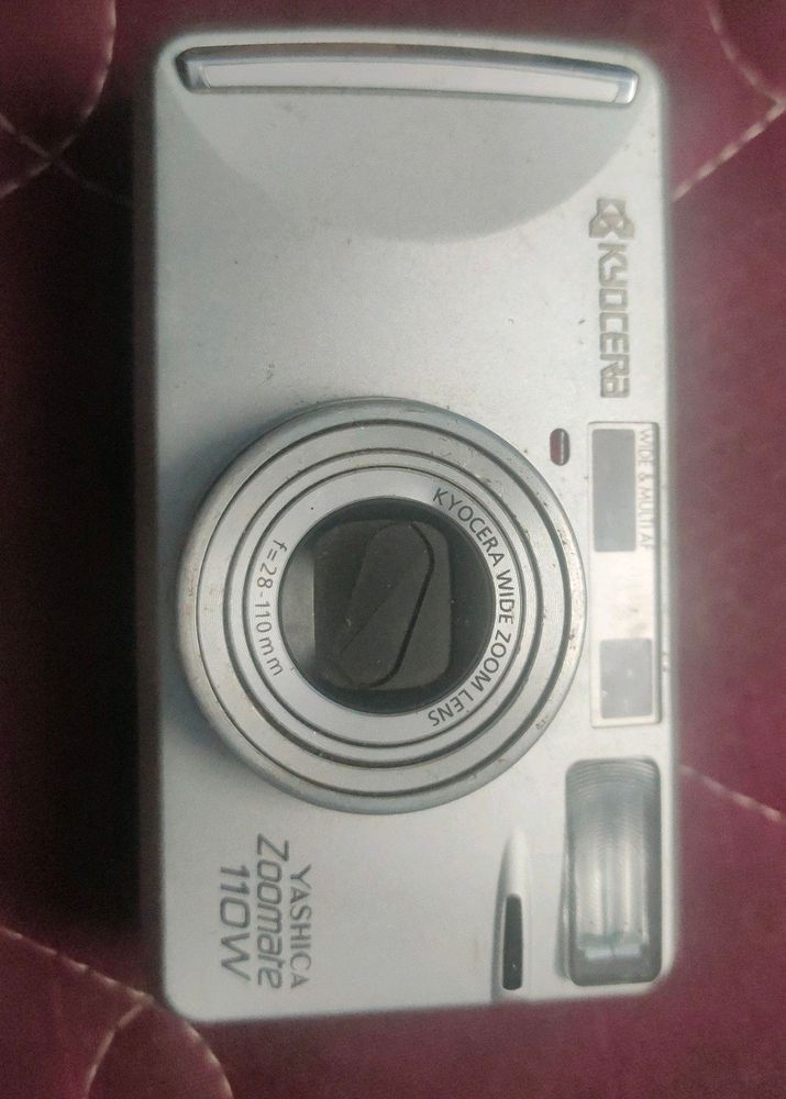 Yashica Zoomate110w Camera