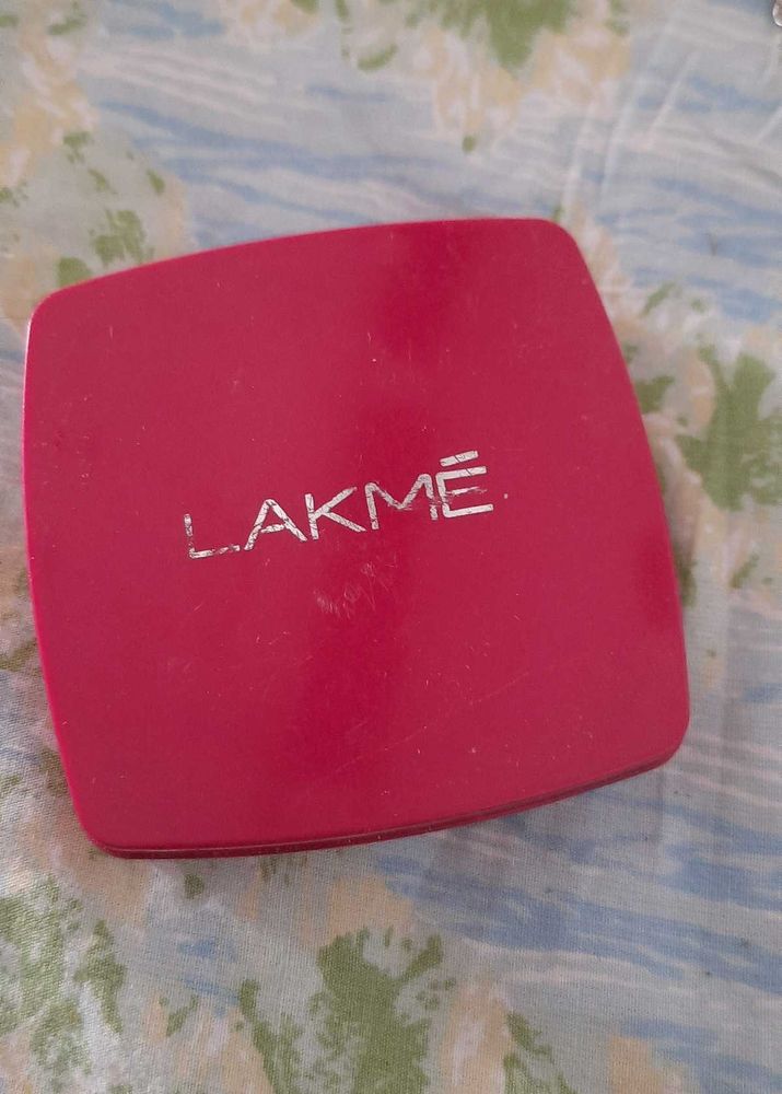 Lakme Compact Powder-natural Coral Shade