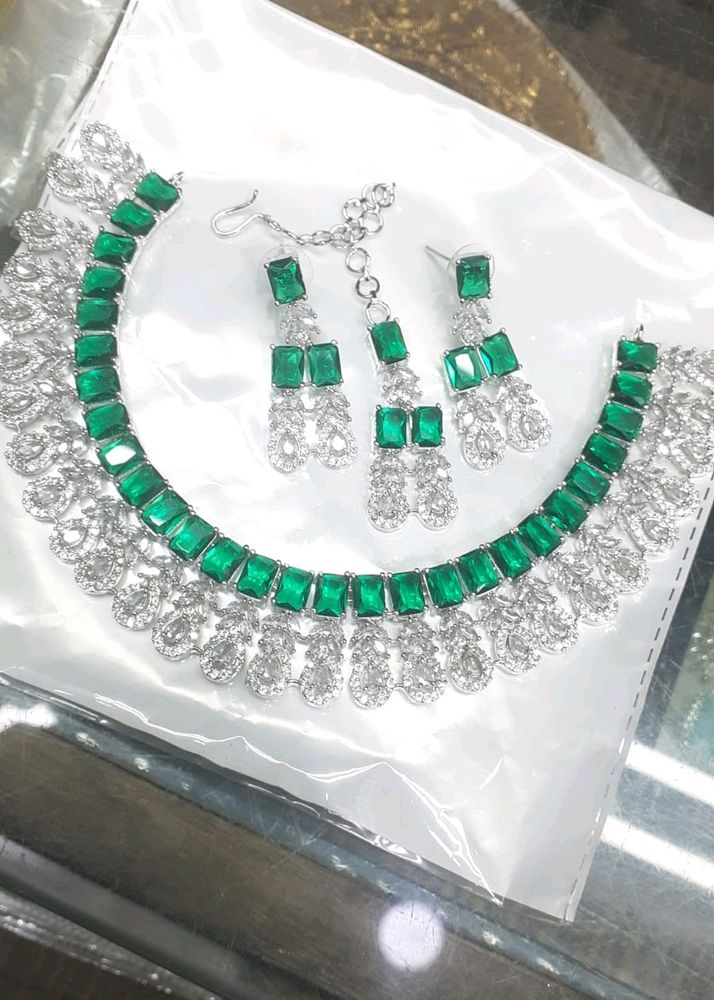 Beautiful Green Neckless For Women And Girls.