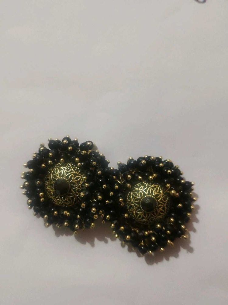 Black Pearl Studs