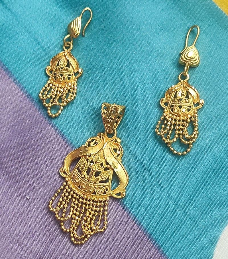 Gold Imitation Earrings and Pendant Set