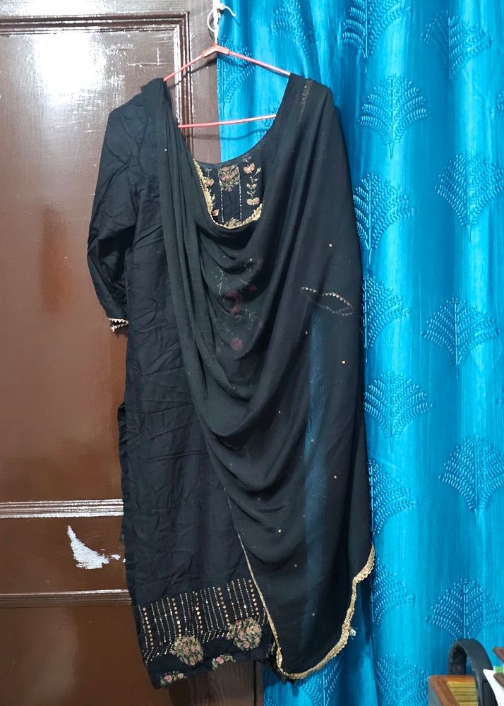 Black Suit With Dupatta Wearing Photo Attached