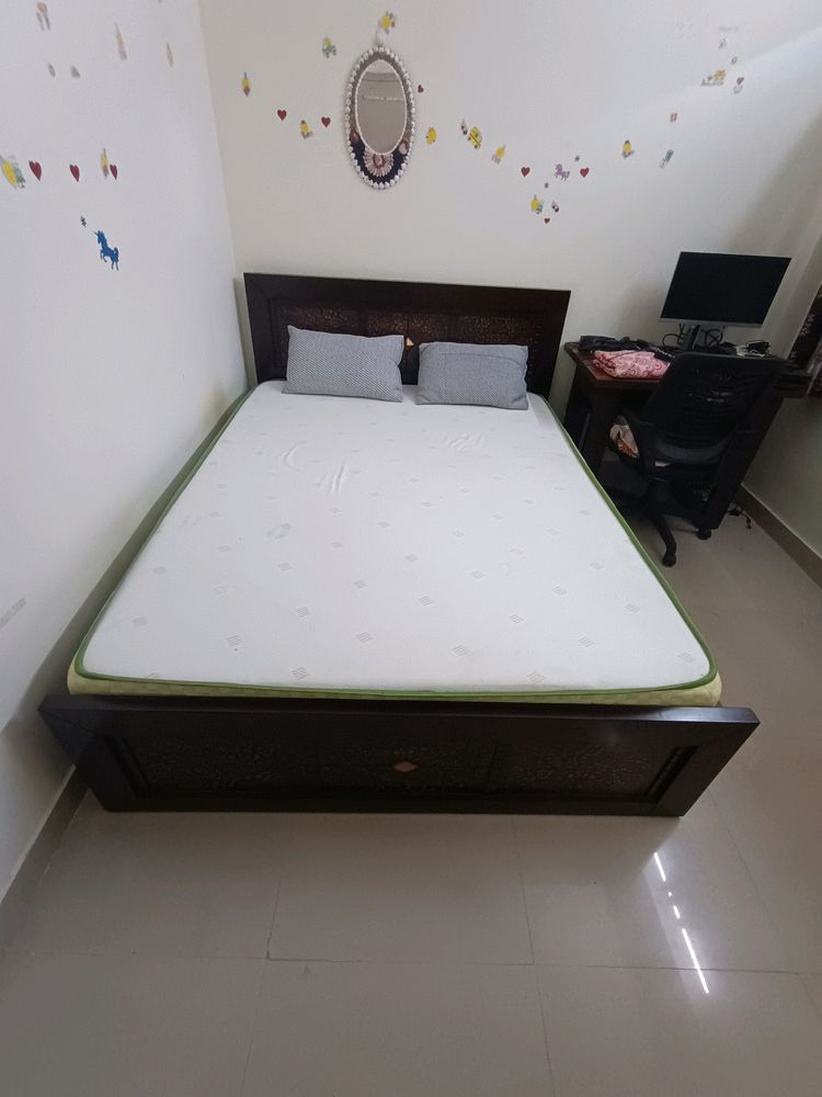 Queen Size BED, Mattress,2 pillow