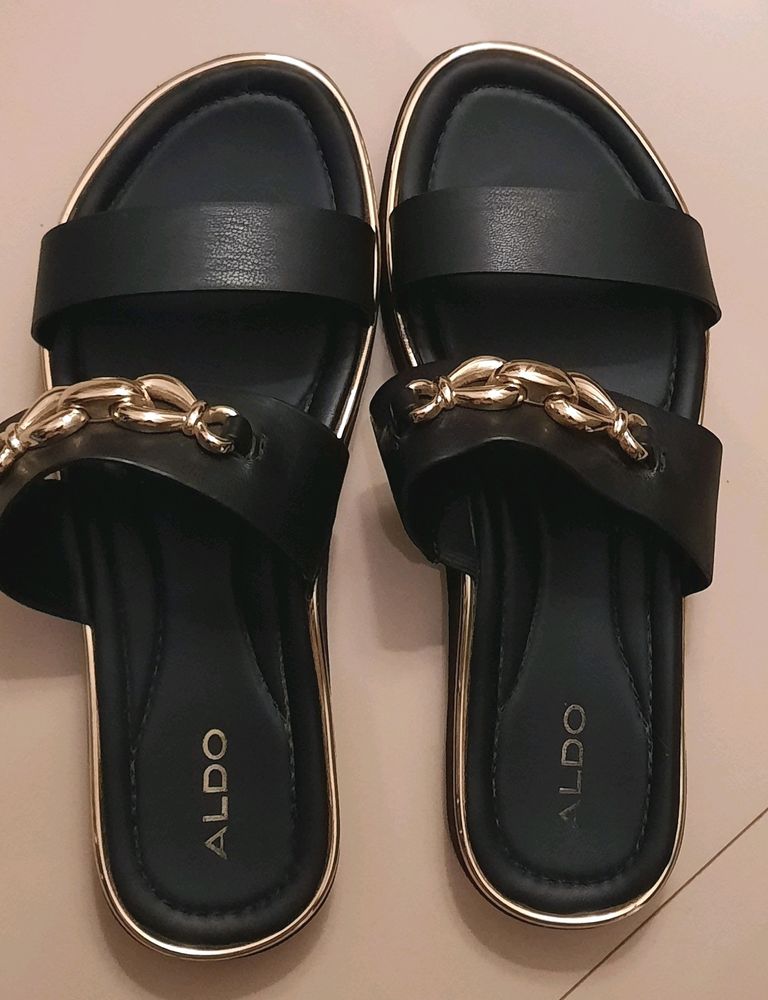 Price Drop ALDO: Black Flats