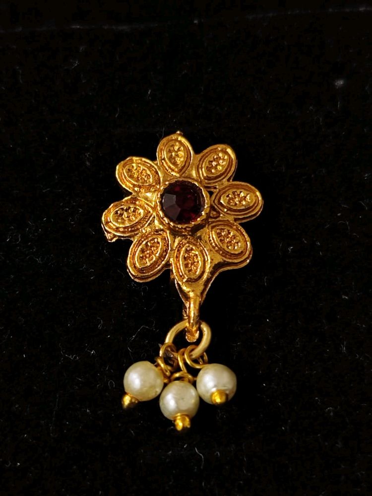 MAROON DIAMOND AND PEARLS PRESSED NOSE PIN