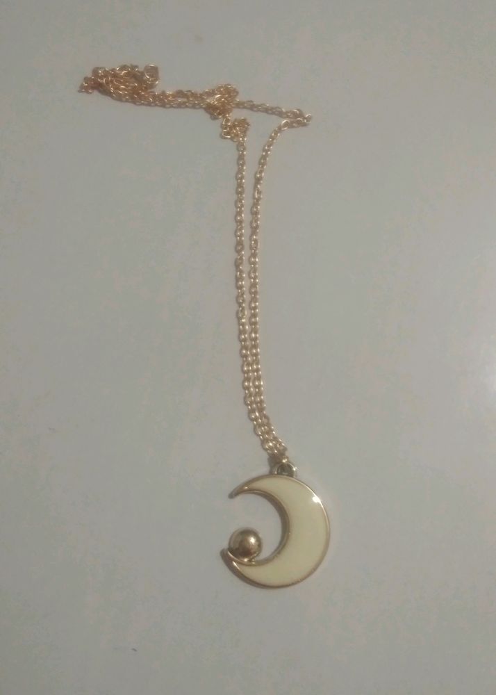 Moon Charm With Rosegold chain(NECKLACE)