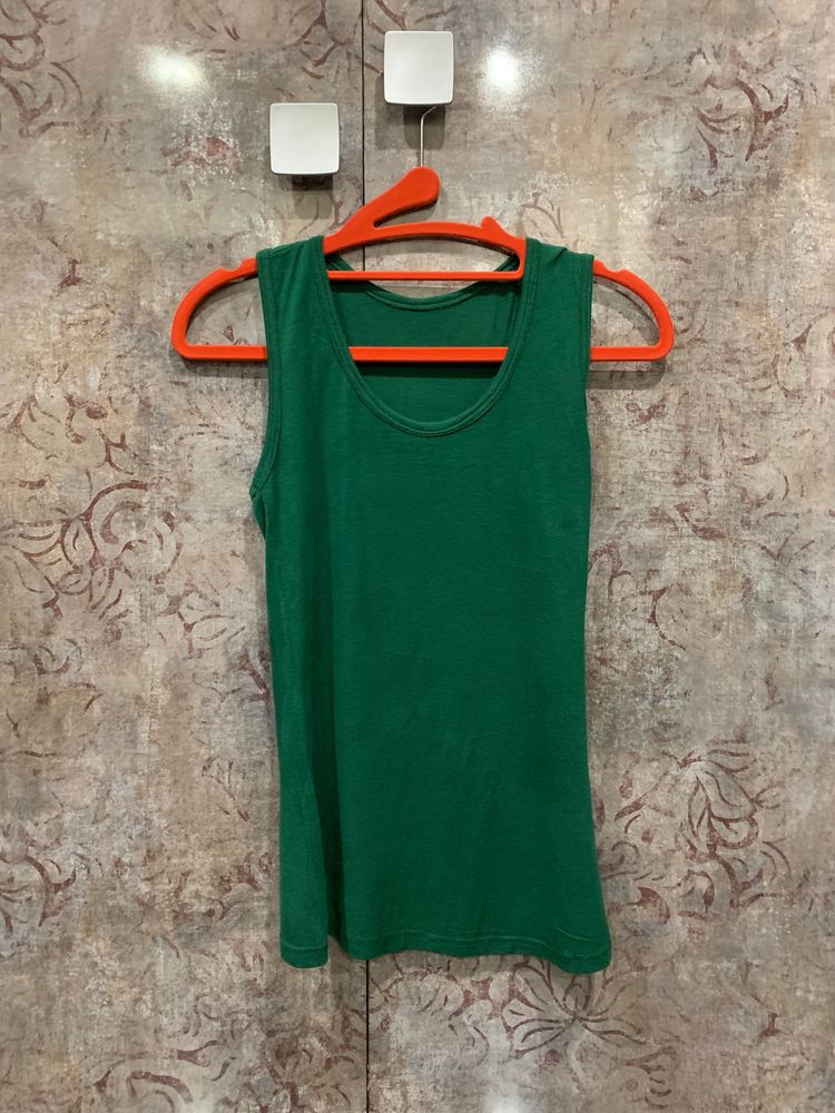 Stretchable tank Top Size m