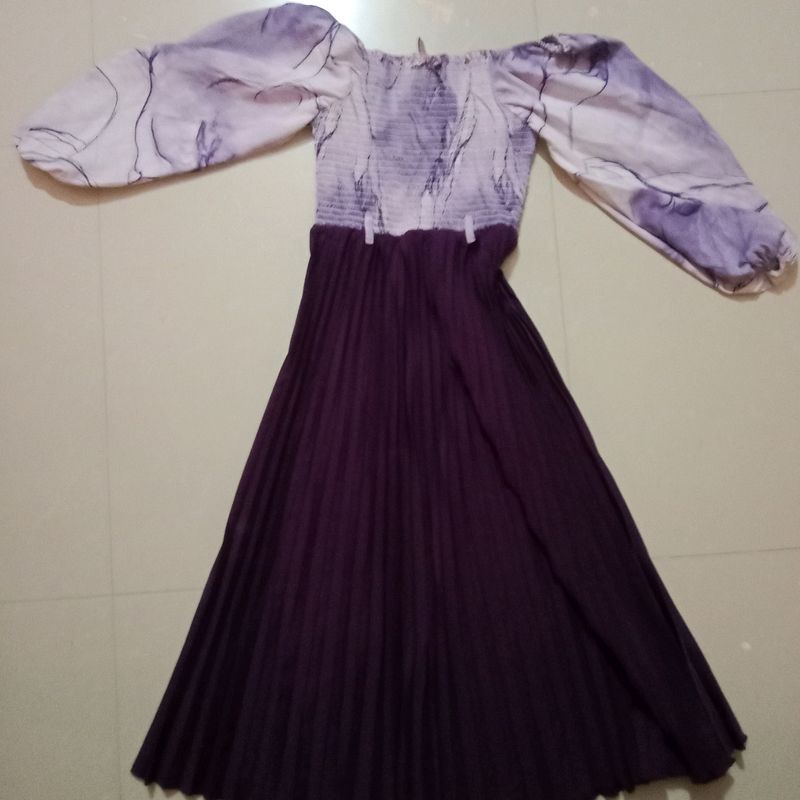 Women A-line Dress With Pleats, Has An Square Neck