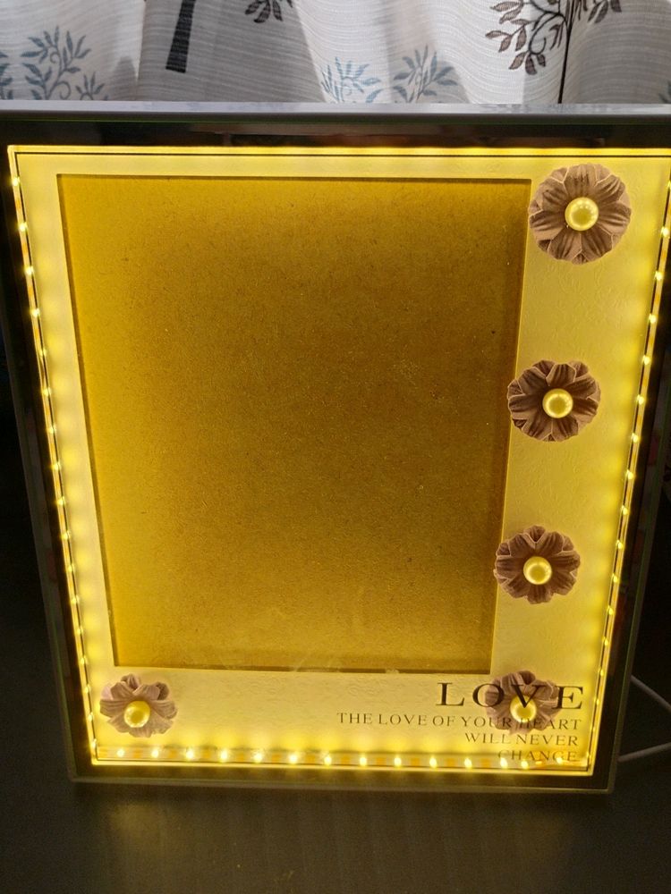 Photo Frame With Lamp