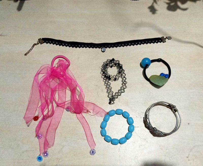 hair ties, bracelets and choker set