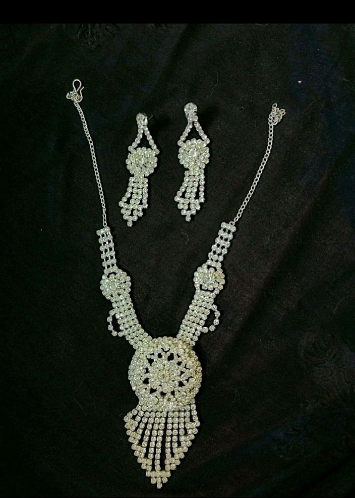 Combo Of 3 AD Necklace And Korean Clips