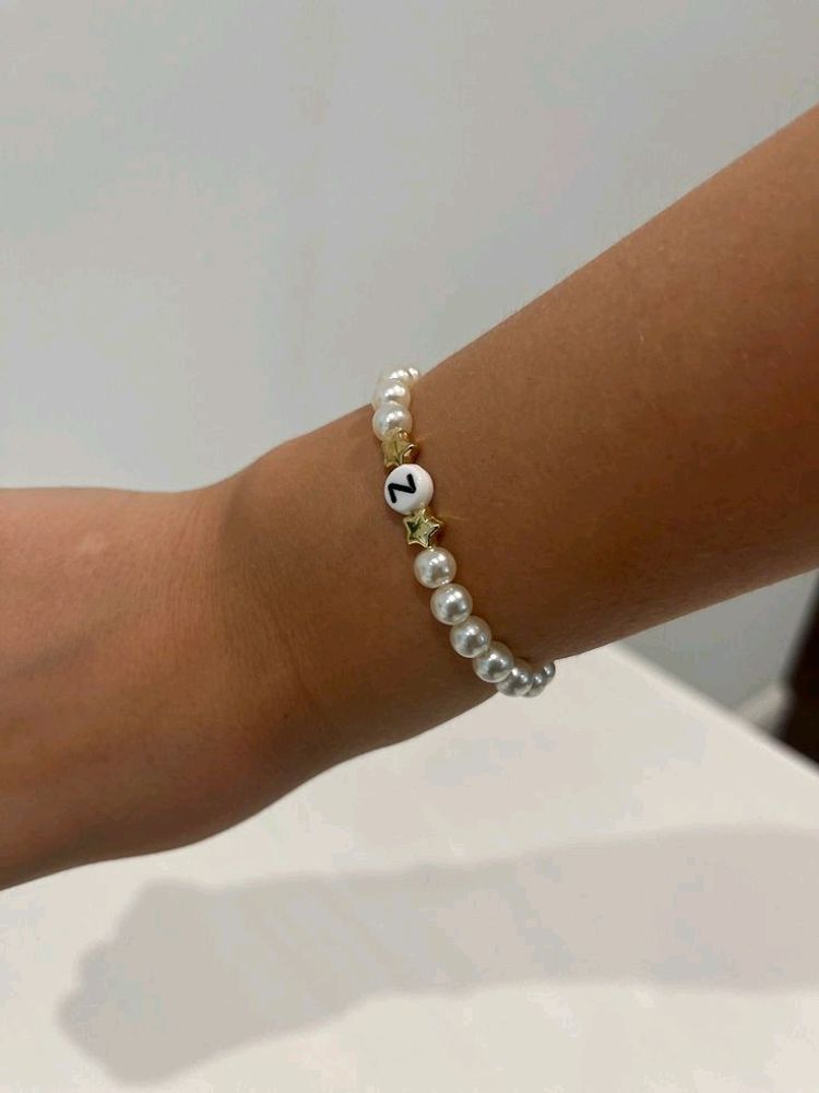 Elegant Pearl Bracelet with Star Charms 💌