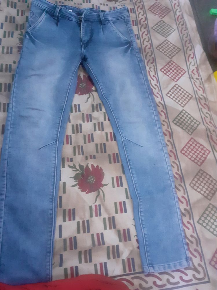 it is comfortable jeans . size small for us