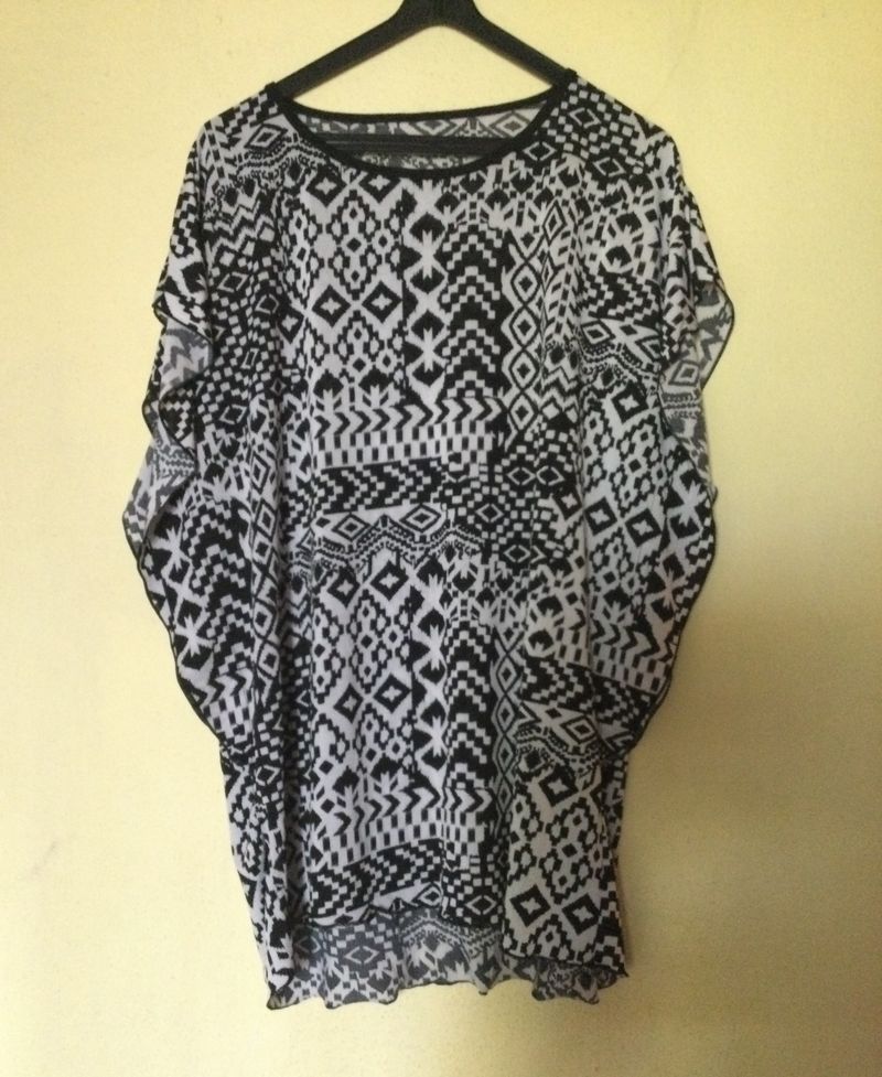 Black And White Kaftan Model Top