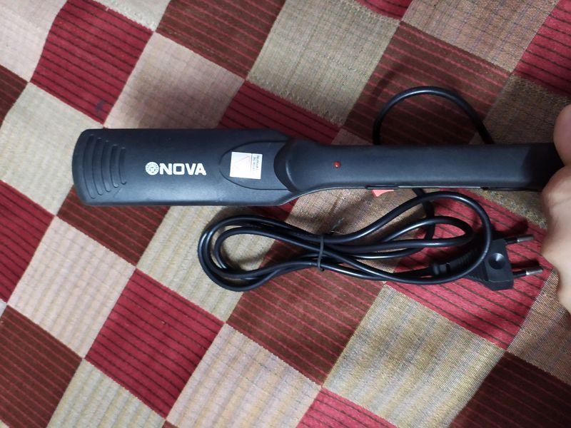 Nova Hair Straightener Like New