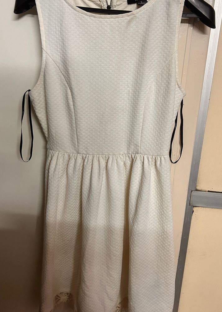 Forever 21 Off White dress Of M Size