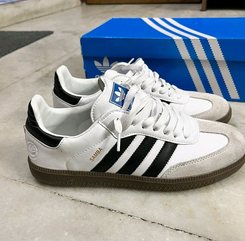 ADIDAS SAMBA WHITE GUM SIZE - UK 7.5