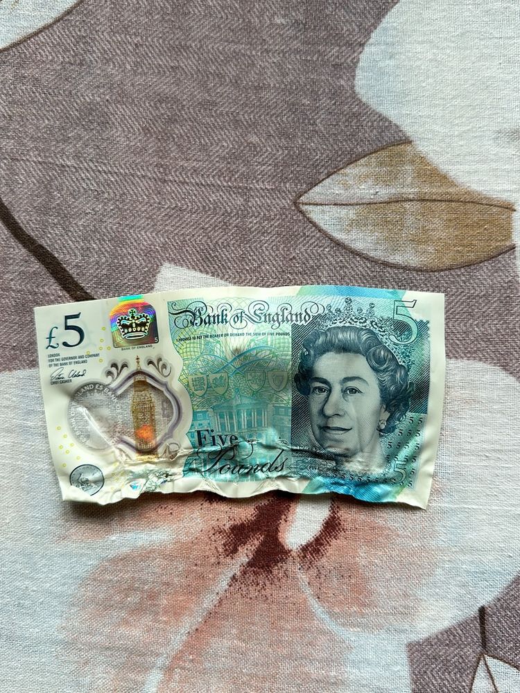 England £5  Five Pounds Currency Note