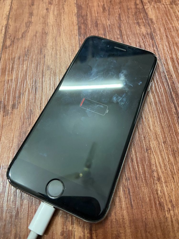 iPhone 6 In Good Condition Stuck On Battery Logo