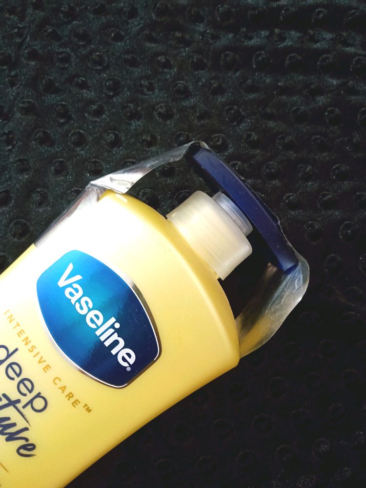 Vaseline Deep Moisture Serum In Lotion 600 ML