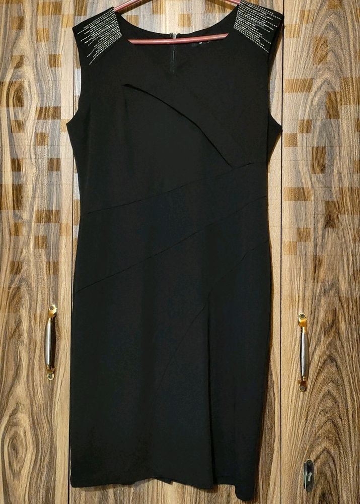 Sleeveless Black Occasion Wear Dress