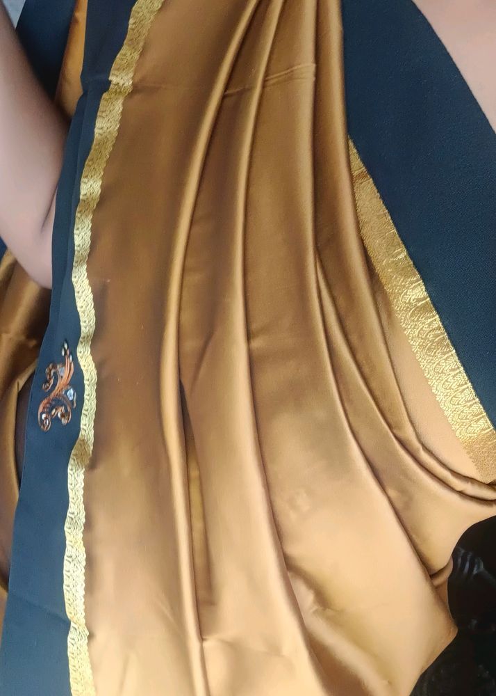 Stunning Gold 🥇 Saree