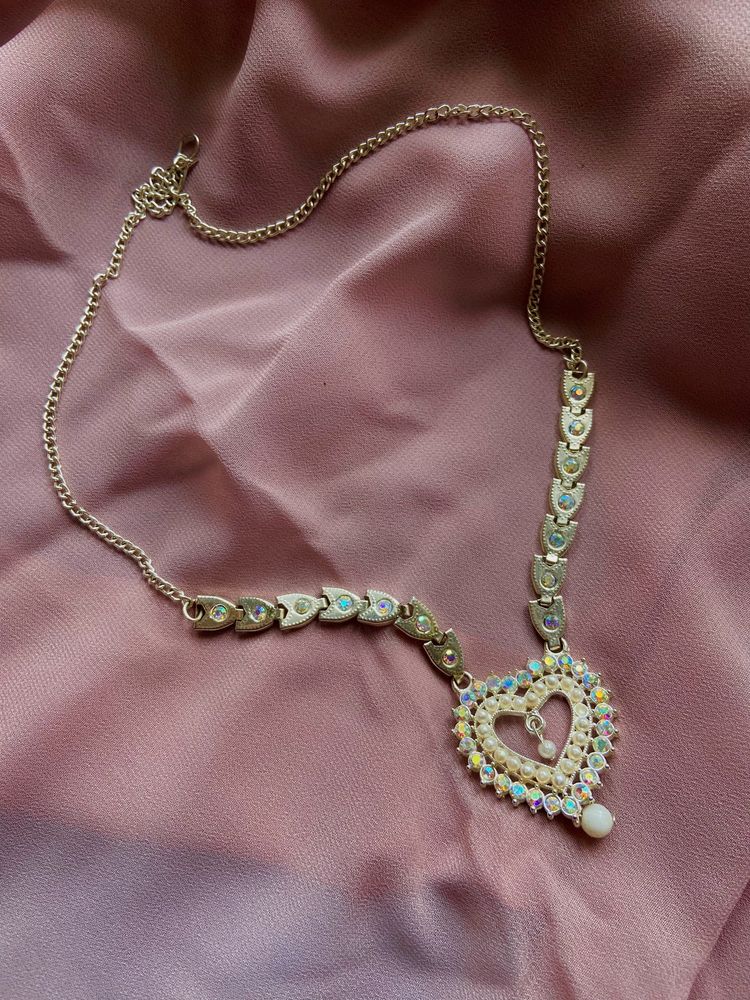 A Beautiful Necklace 🪞🎀