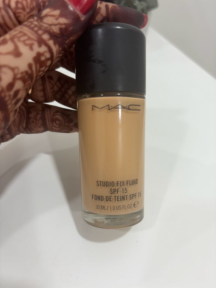 MAC Studio Fix Foundation -NC37