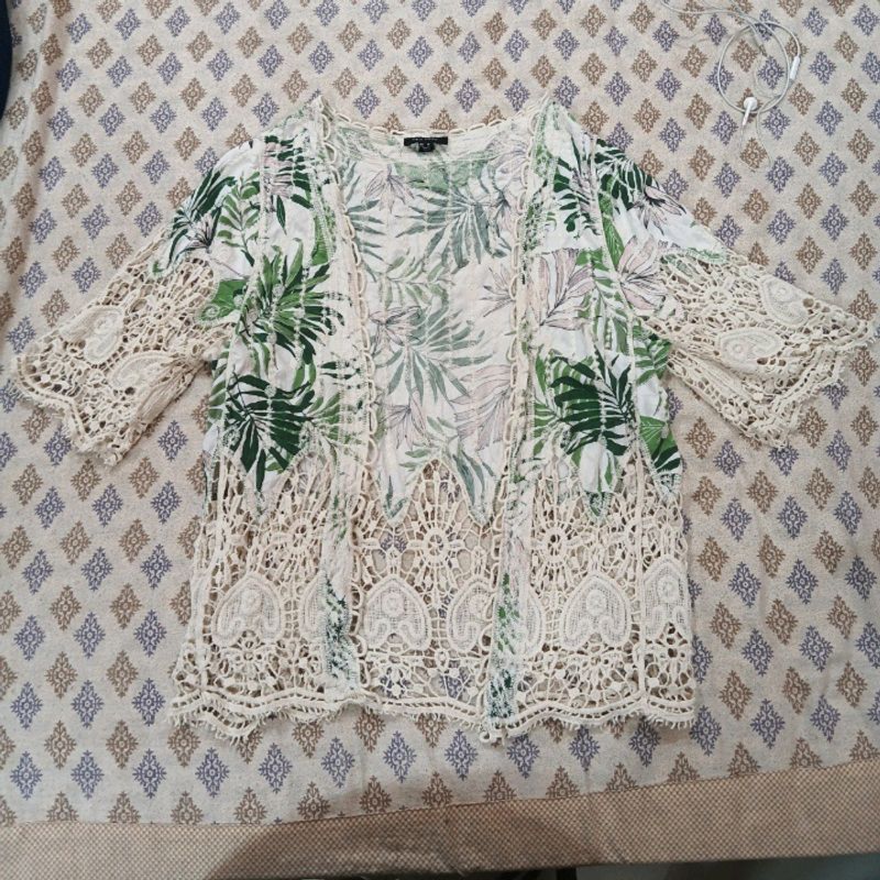 Embroidery Floral Shrug 🌿