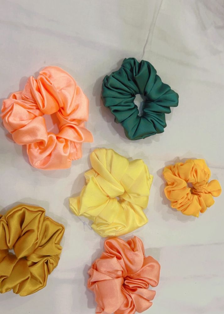 Retro Fluff Scrunchie