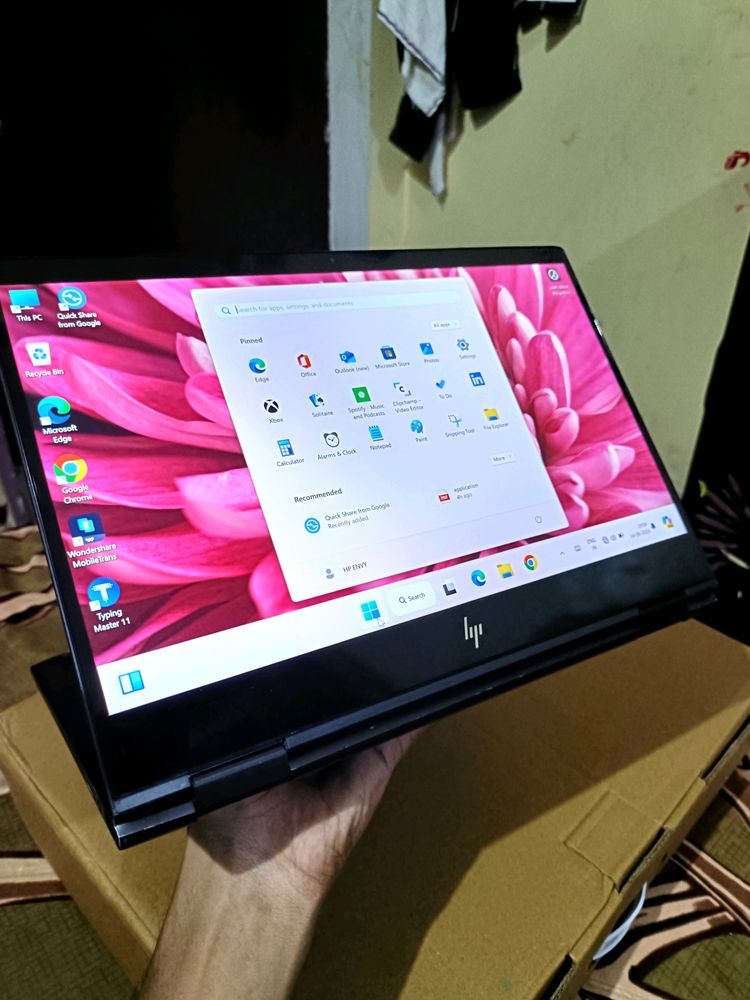 HP ENVY x360 [touchscreen] Ryzen 5 8GB Ram