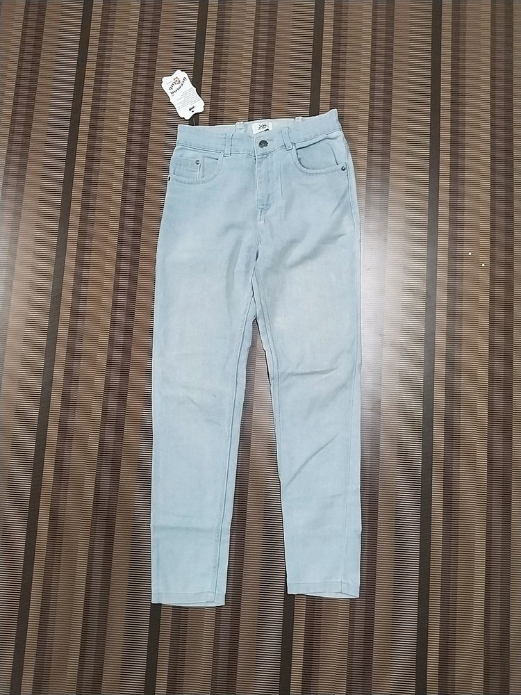 Q-82 Size 28 Slim Fit Women Denim Jeans